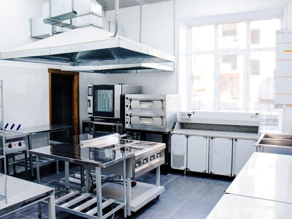Guia completo para escolher equipamentos industriais para restaurantes e cozinhas profissionais